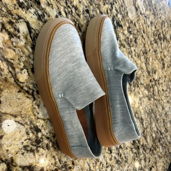TOMS - Picture 9 of 11